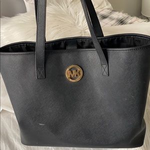 Michael Kors blck leather purse